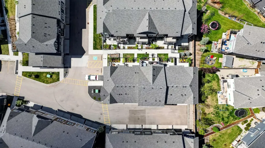 814 Cranbrook Walk SE Calgary AB T3M 2V5