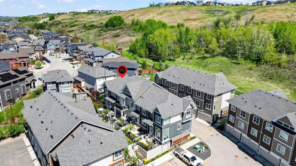 814 Cranbrook Walk SE Calgary AB T3M 2V5