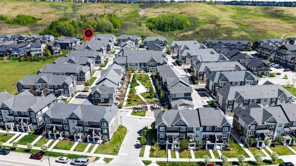 814 Cranbrook Walk SE Calgary AB T3M 2V5