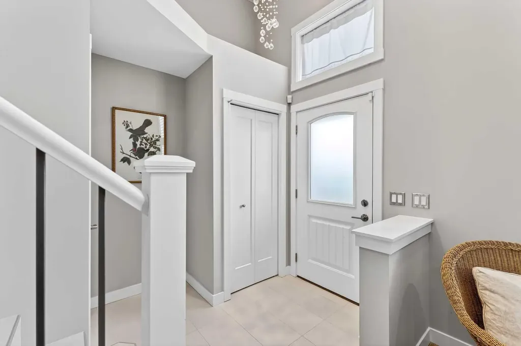 814 Cranbrook Walk SE Calgary AB T3M 2V5