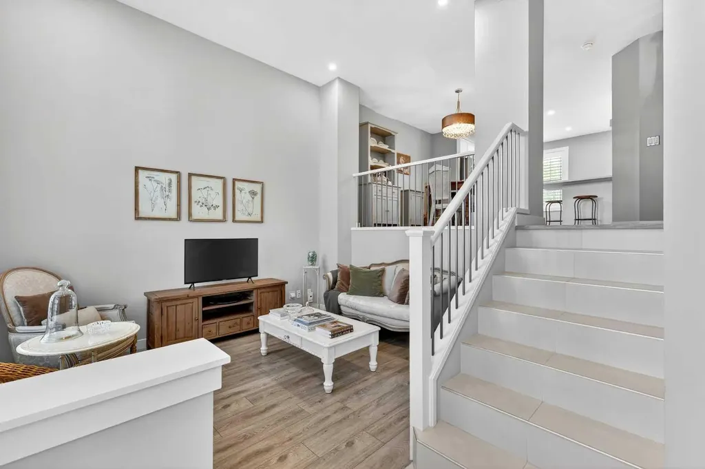 814 Cranbrook Walk SE Calgary AB T3M 2V5