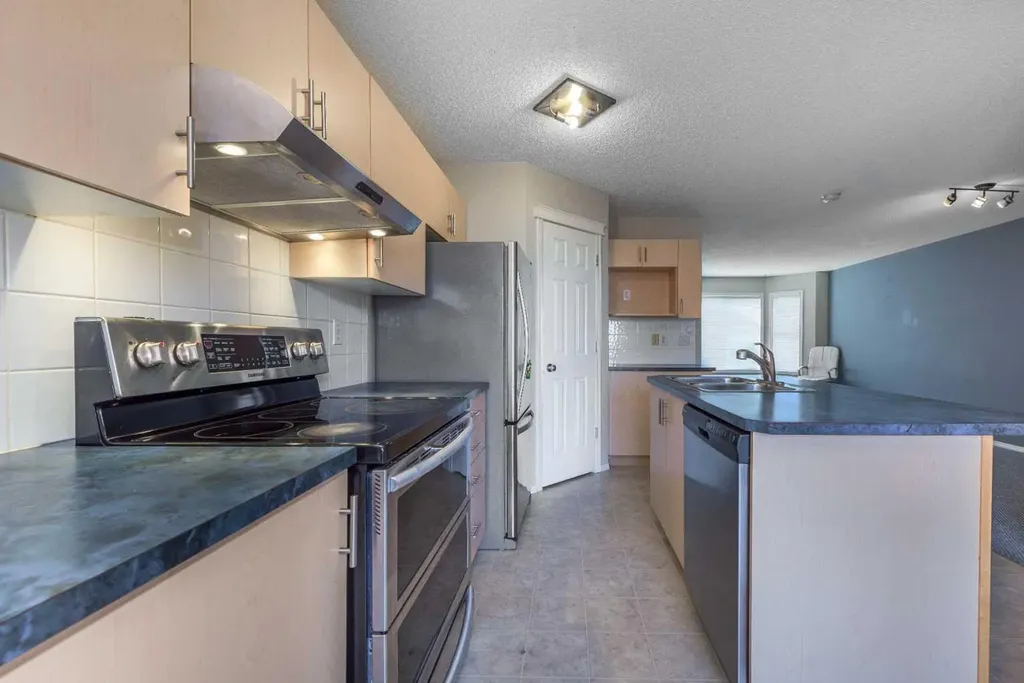 171 Saddlemead Green NE Calgary AB T3J 4M8