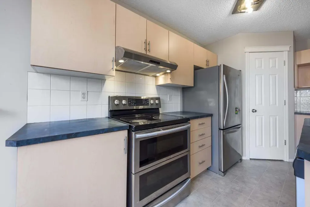 171 Saddlemead Green NE Calgary AB T3J 4M8