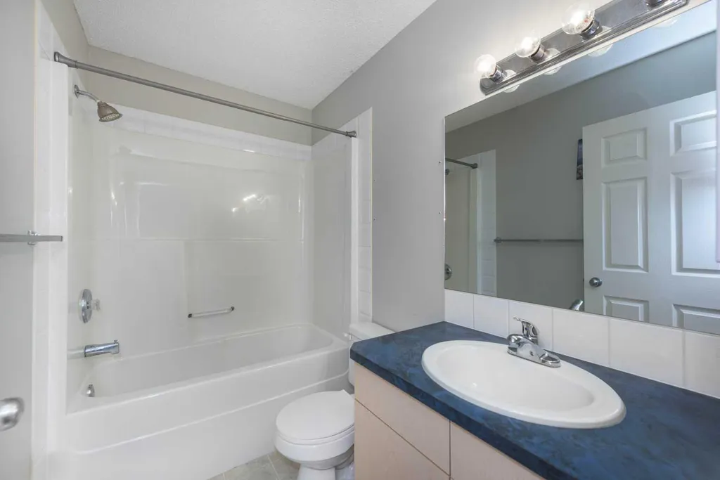 171 Saddlemead Green NE Calgary AB T3J 4M8