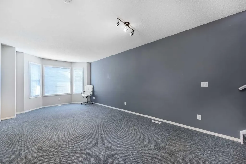 171 Saddlemead Green NE Calgary AB T3J 4M8