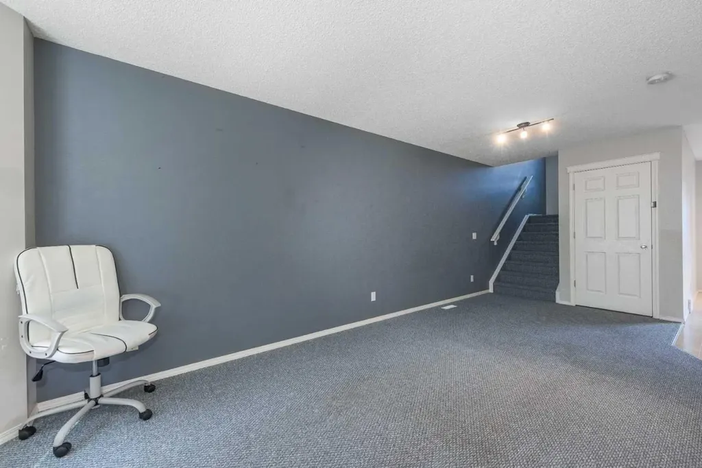171 Saddlemead Green NE Calgary AB T3J 4M8