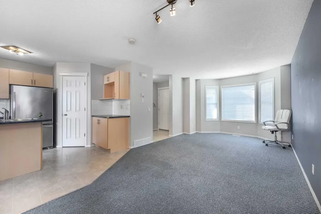 171 Saddlemead Green NE Calgary AB T3J 4M8