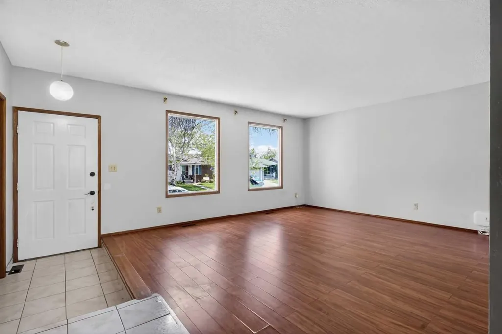 123 Rundleridge Way NE Calgary AB T1Y 2J8