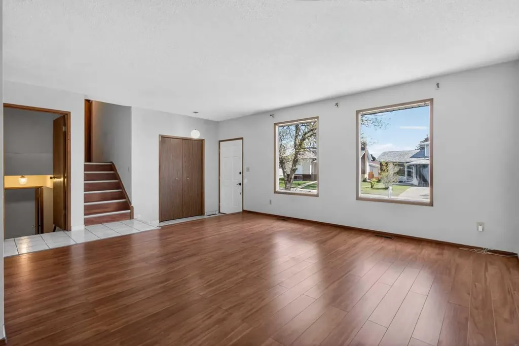 123 Rundleridge Way NE Calgary AB T1Y 2J8