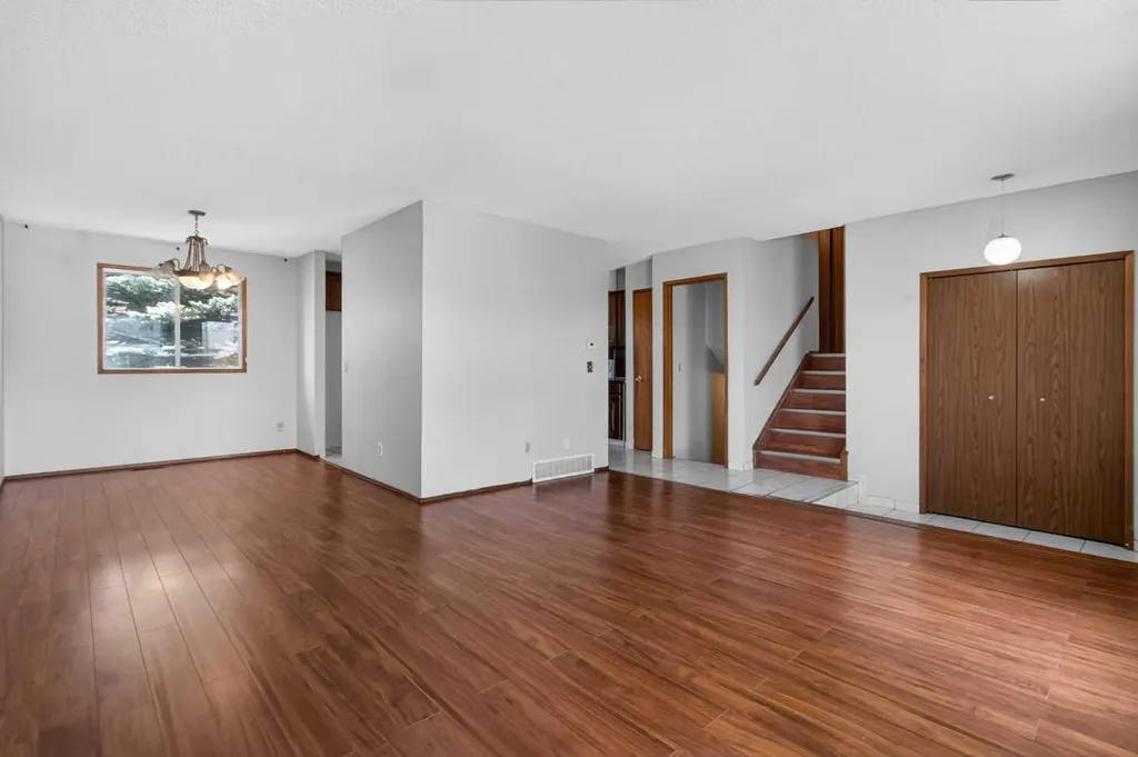 123 Rundleridge Way NE Calgary AB T1Y 2J8