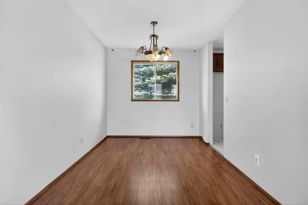 123 Rundleridge Way NE Calgary AB T1Y 2J8