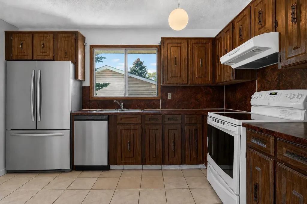 123 Rundleridge Way NE Calgary AB T1Y 2J8