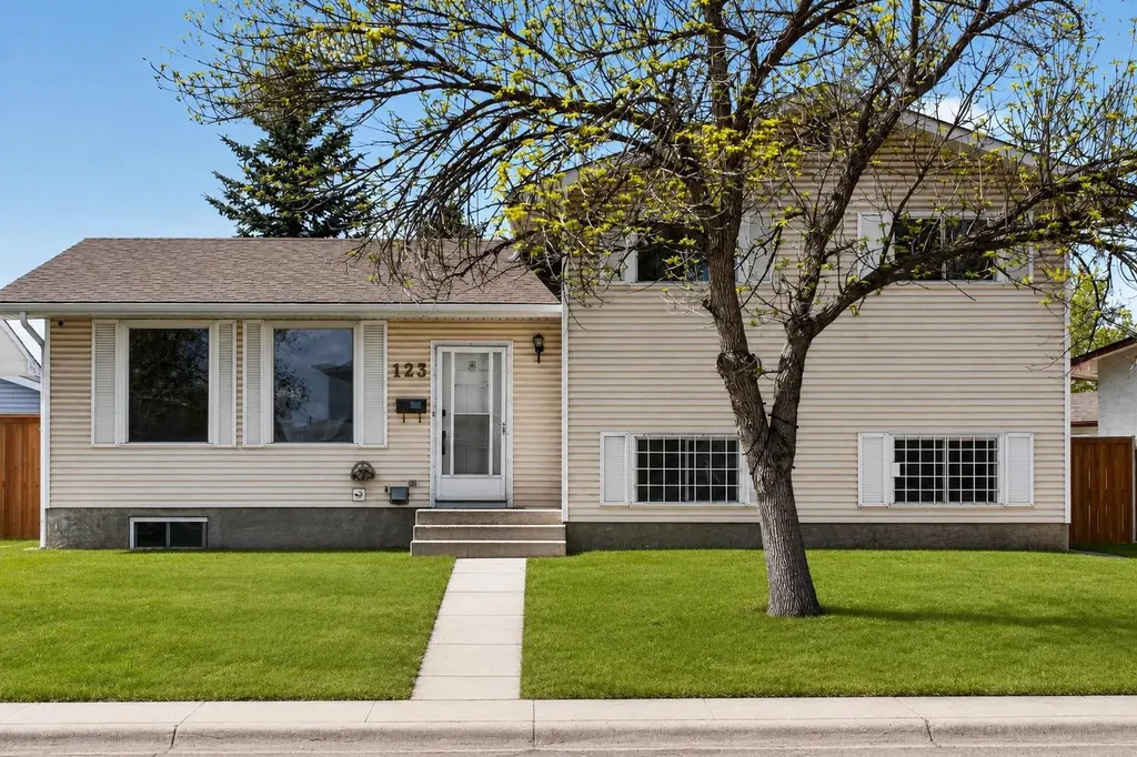 123 Rundleridge Way NE Calgary AB T1Y 2J8