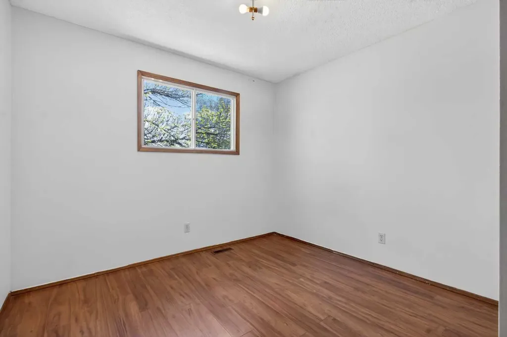 123 Rundleridge Way NE Calgary AB T1Y 2J8