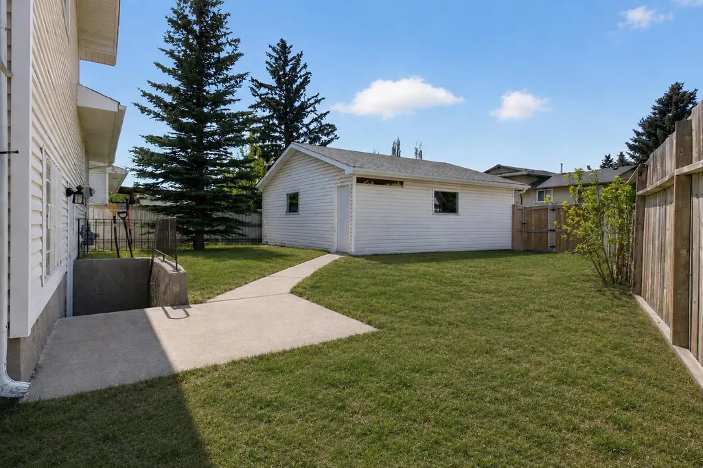 123 Rundleridge Way NE Calgary AB T1Y 2J8