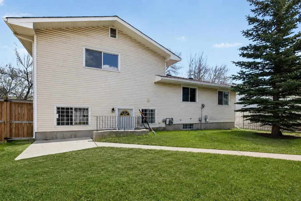 123 Rundleridge Way NE Calgary AB T1Y 2J8