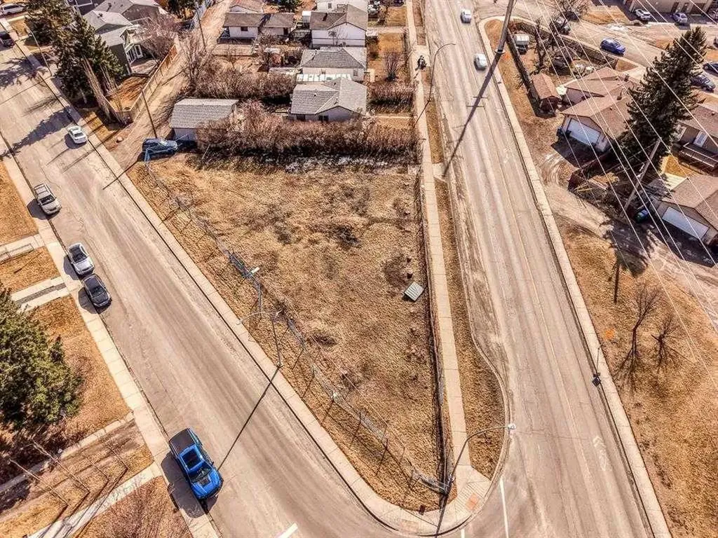 1916 & 1928 Home Road Calgary AB T1X 0Y4