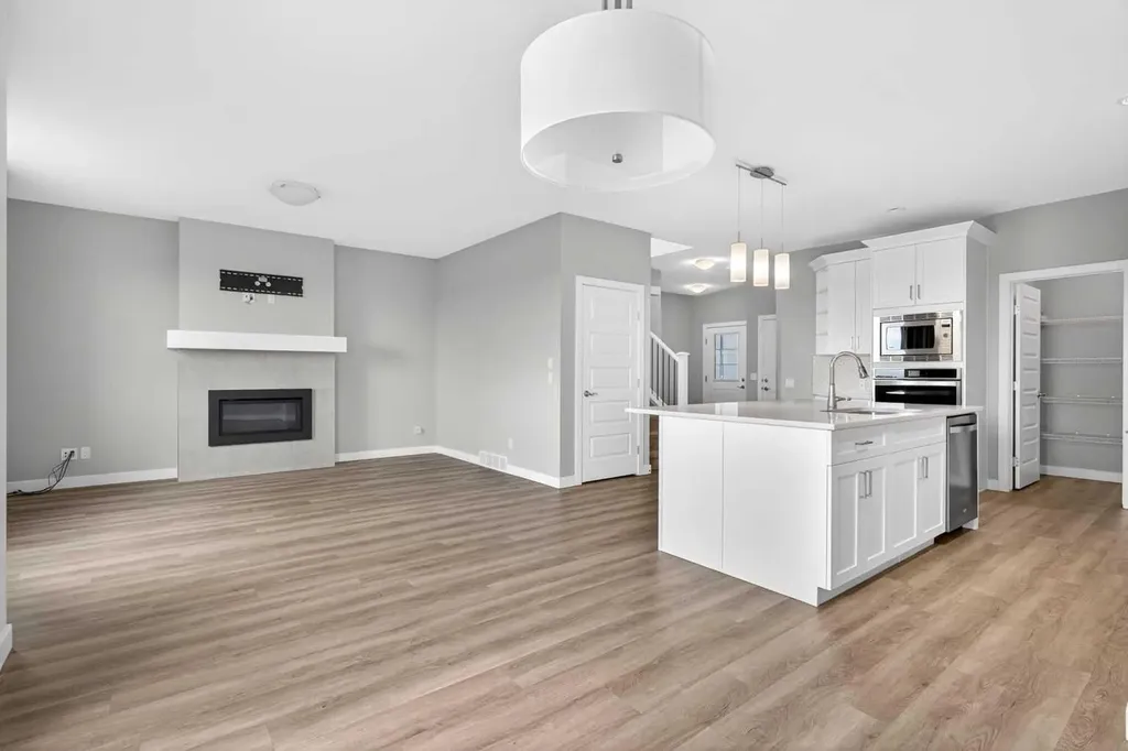 181 Buckskin Way Cochrane AB T4C 2R7