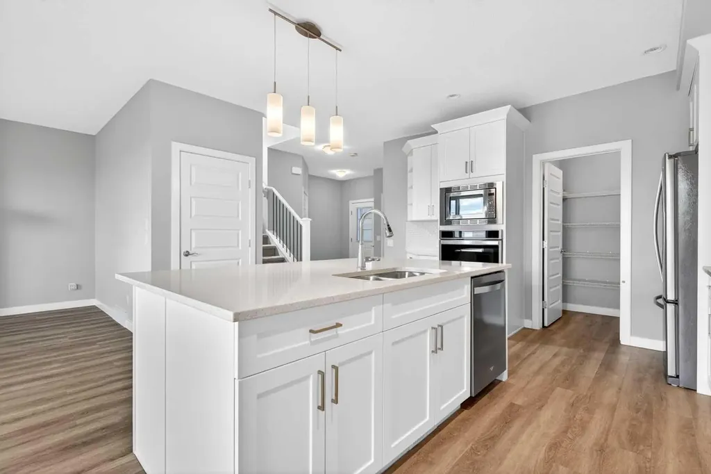 181 Buckskin Way Cochrane AB T4C 2R7
