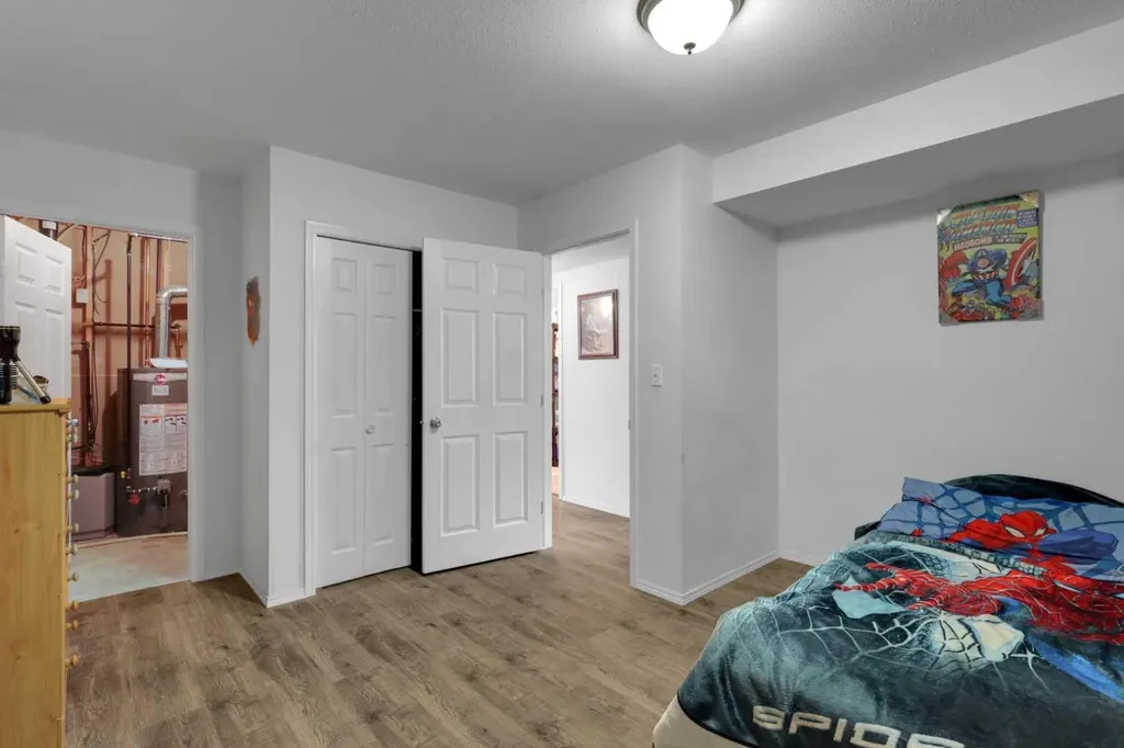 39 Old Boomer Road Sylvan Lake AB T4S1Z1