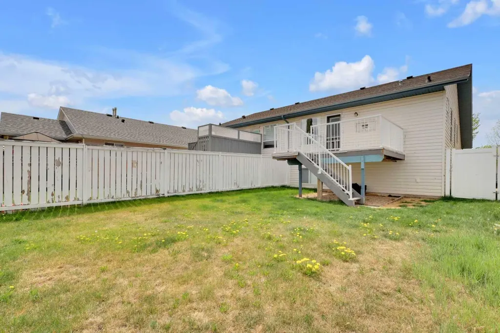 39 Old Boomer Road Sylvan Lake AB T4S1Z1