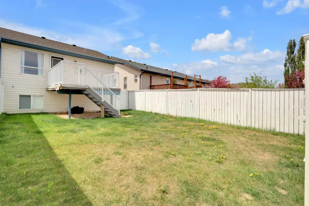 39 Old Boomer Road Sylvan Lake AB T4S1Z1