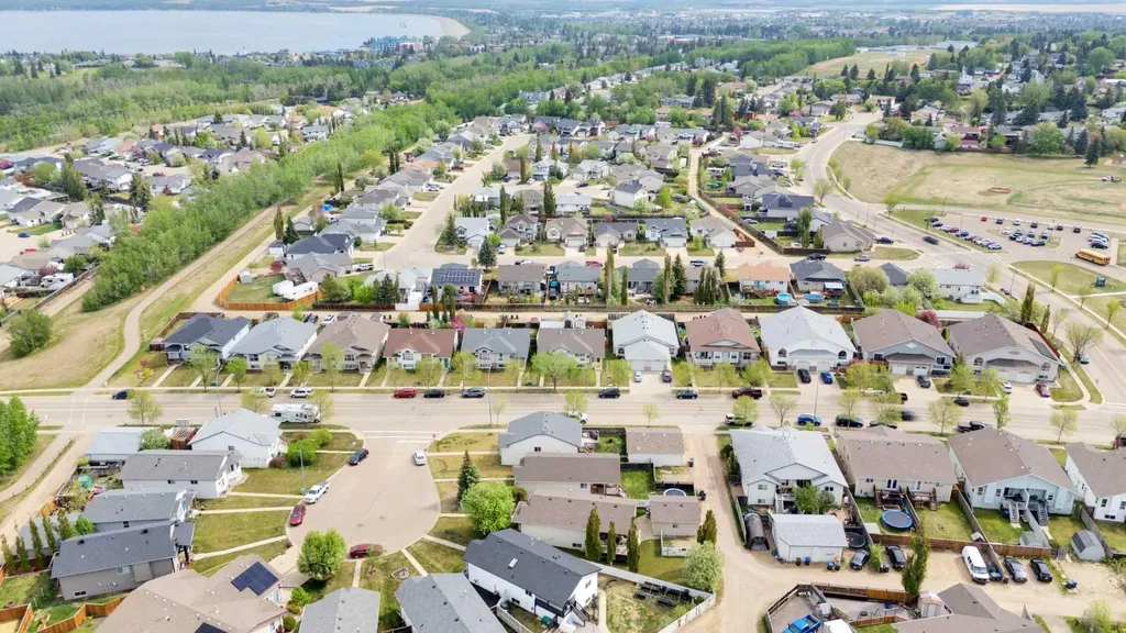 39 Old Boomer Road Sylvan Lake AB T4S1Z1