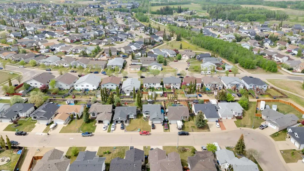 39 Old Boomer Road Sylvan Lake AB T4S1Z1