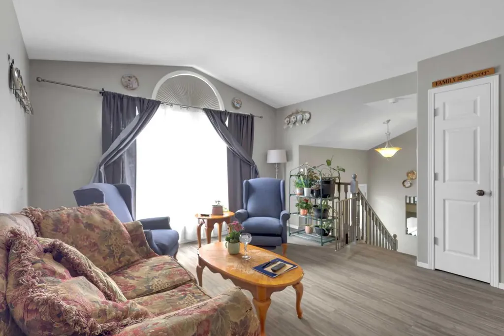 39 Old Boomer Road Sylvan Lake AB T4S1Z1