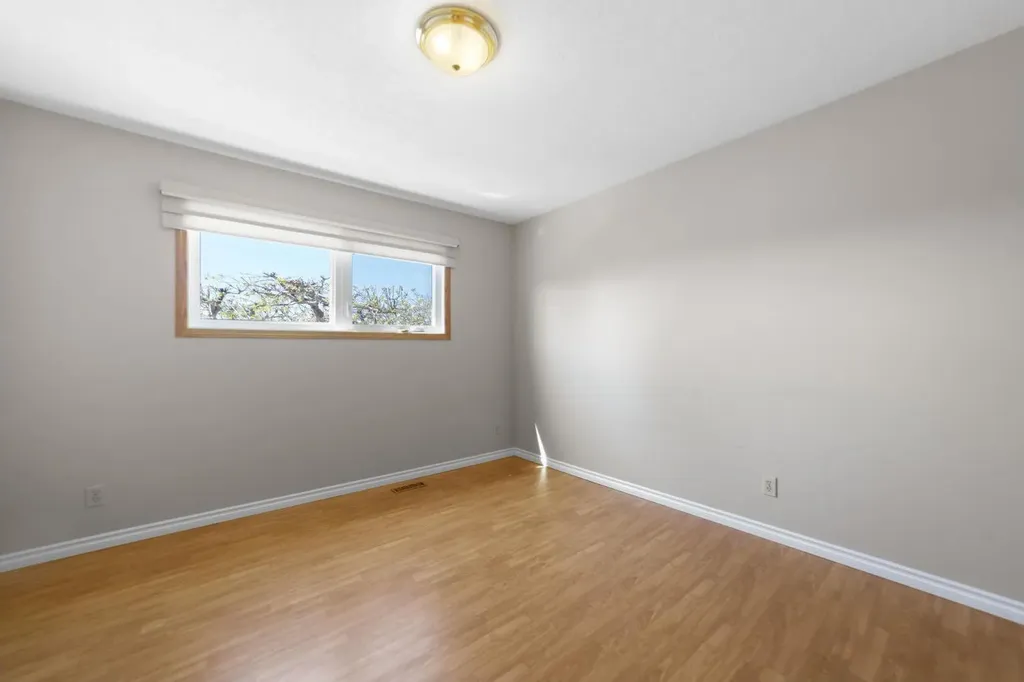 6121 39 Avenue Camrose AB T4V3A9