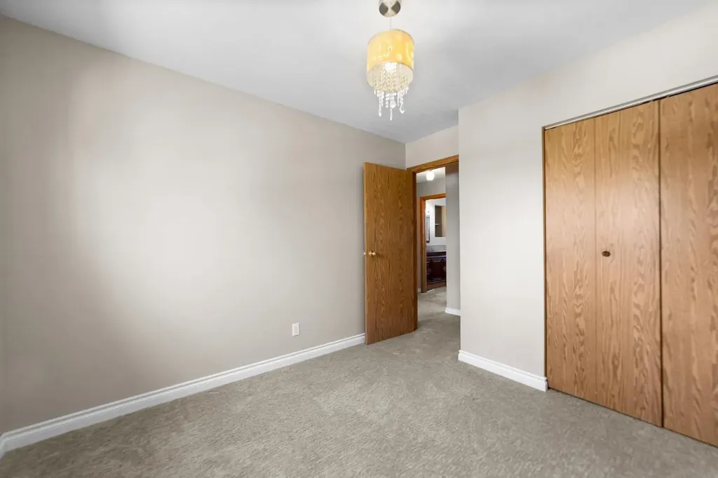6121 39 Avenue Camrose AB T4V3A9