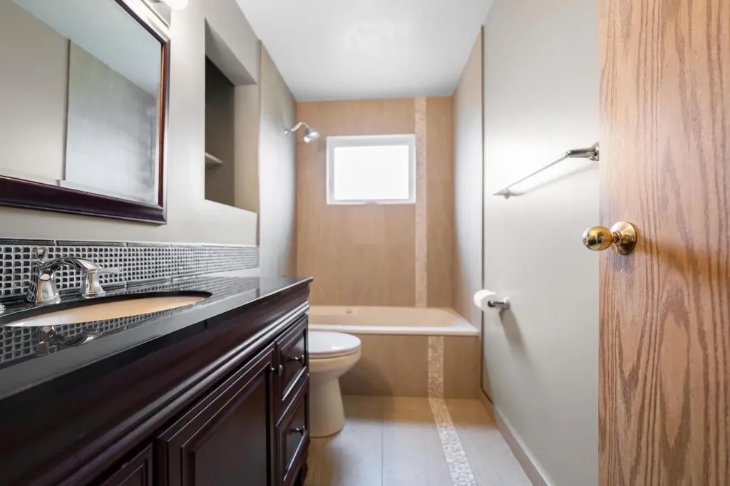 6121 39 Avenue Camrose AB T4V3A9