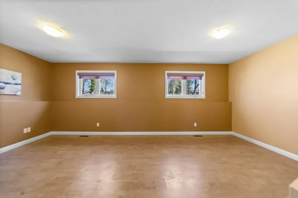 6121 39 Avenue Camrose AB T4V3A9