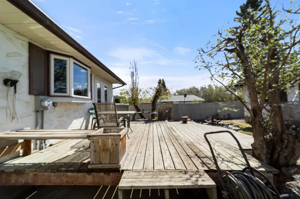 6121 39 Avenue Camrose AB T4V3A9