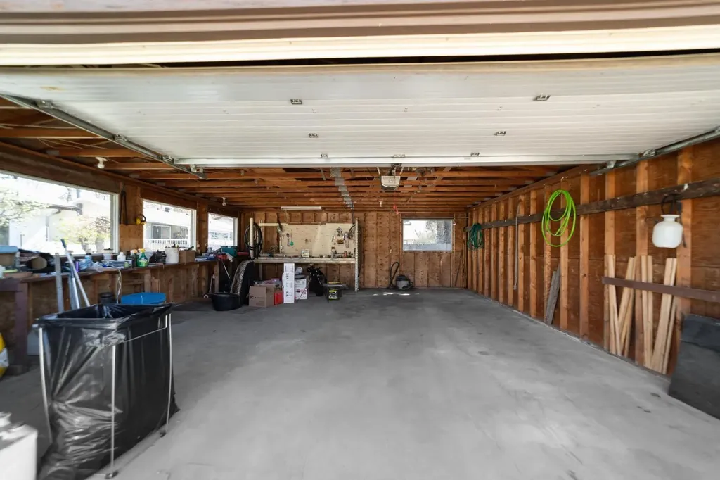 6121 39 Avenue Camrose AB T4V3A9