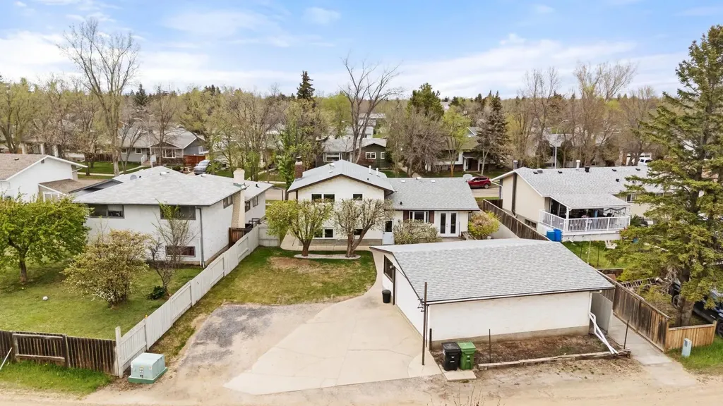 6121 39 Avenue Camrose AB T4V3A9