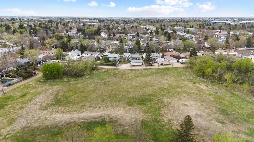 6121 39 Avenue Camrose AB T4V3A9