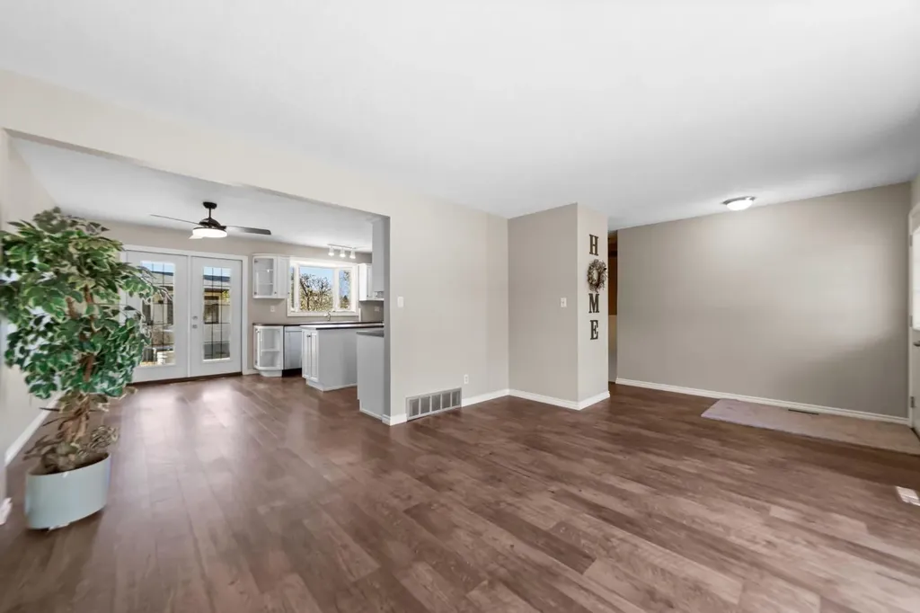 6121 39 Avenue Camrose AB T4V3A9