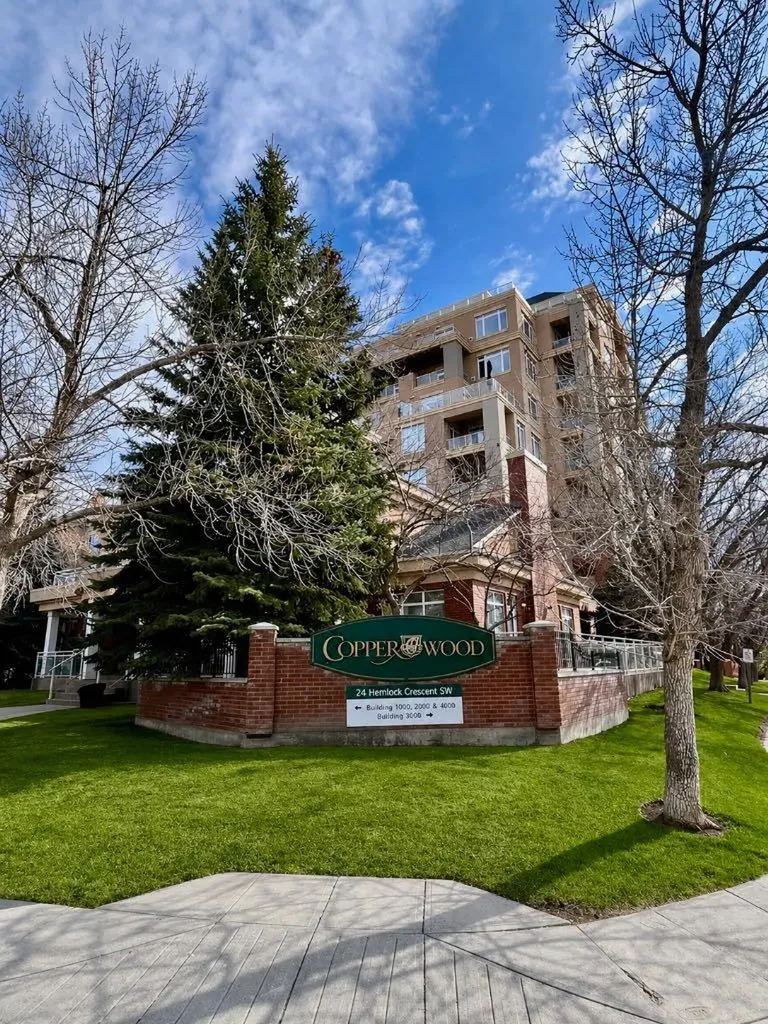 24 Hemlock Crescent SW Calgary AB T3Z 2Z1