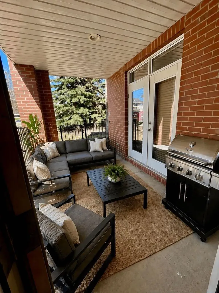 24 Hemlock Crescent SW Calgary AB T3Z 2Z1