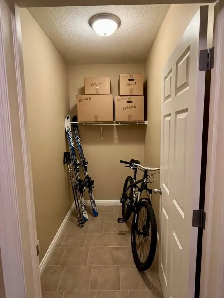 24 Hemlock Crescent SW Calgary AB T3Z 2Z1