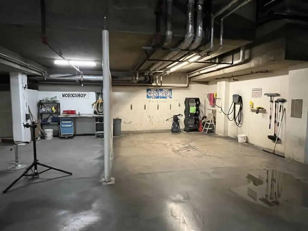 24 Hemlock Crescent SW Calgary AB T3Z 2Z1