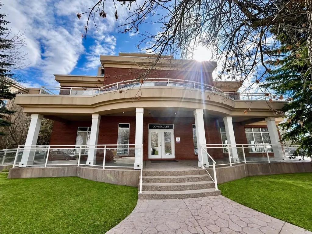 24 Hemlock Crescent SW Calgary AB T3Z 2Z1