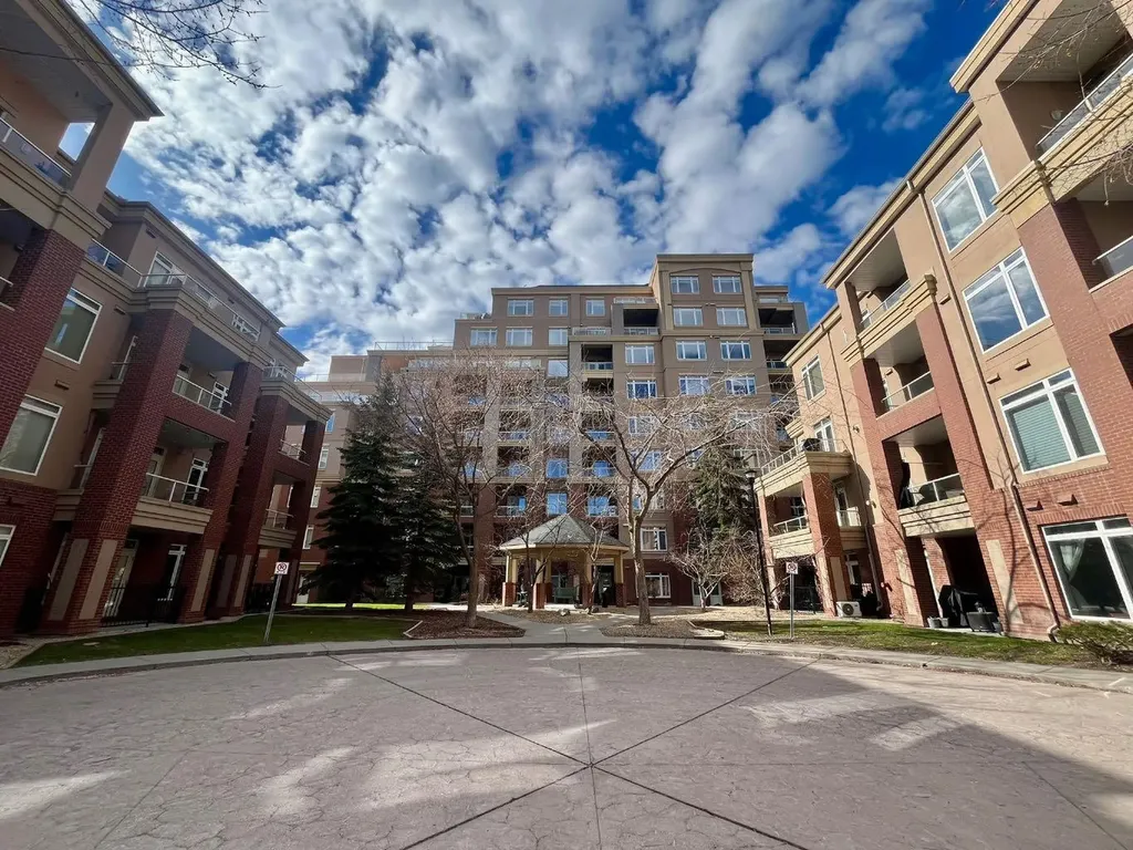 24 Hemlock Crescent SW Calgary AB T3Z 2Z1