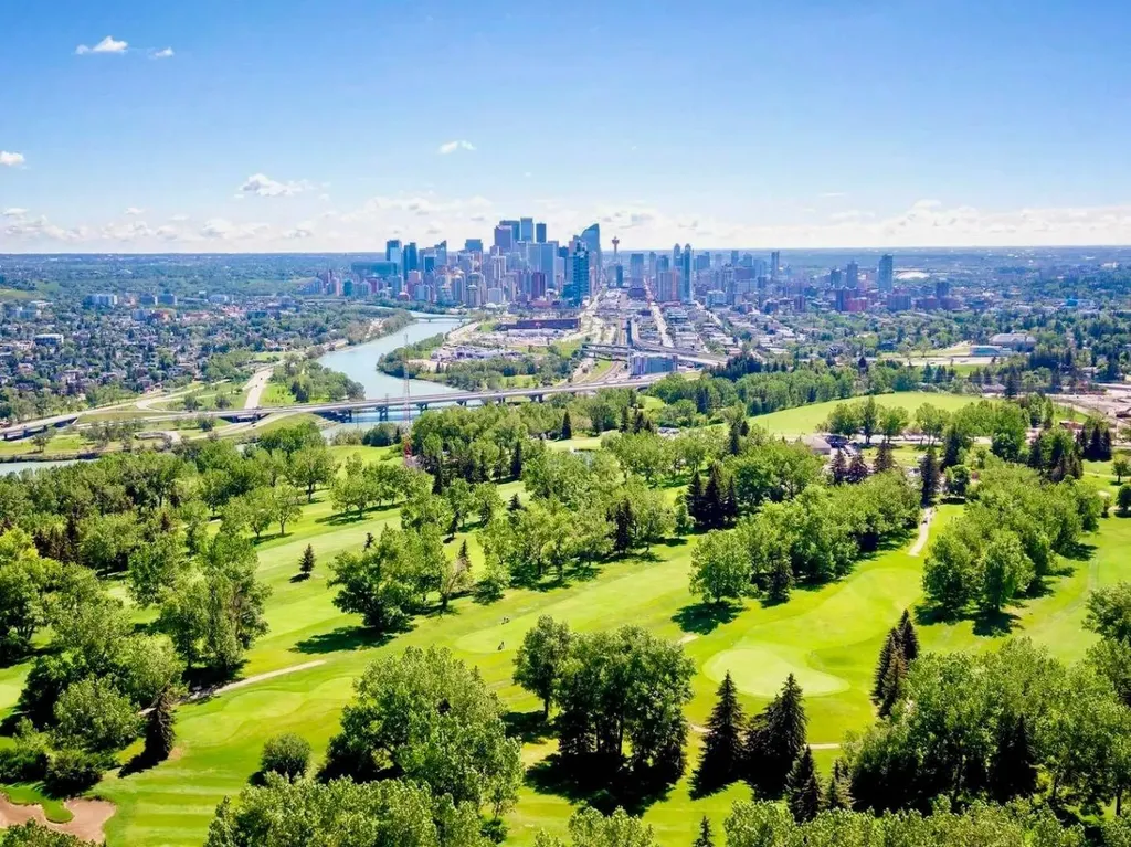 24 Hemlock Crescent SW Calgary AB T3Z 2Z1