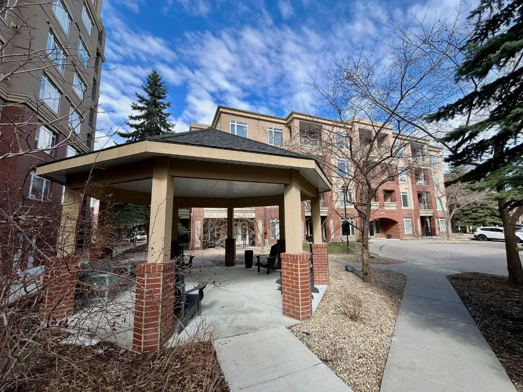24 Hemlock Crescent SW Calgary AB T3Z 2Z1