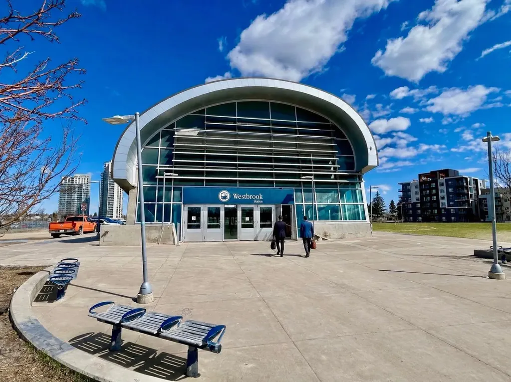 24 Hemlock Crescent SW Calgary AB T3Z 2Z1