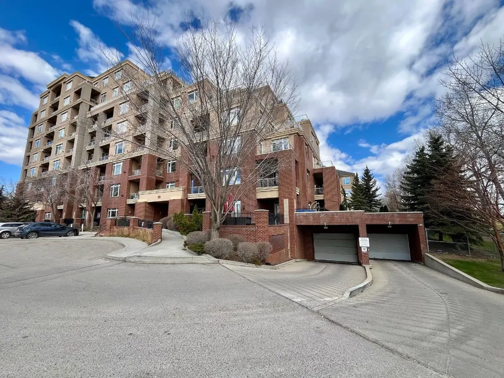 24 Hemlock Crescent SW Calgary AB T3Z 2Z1