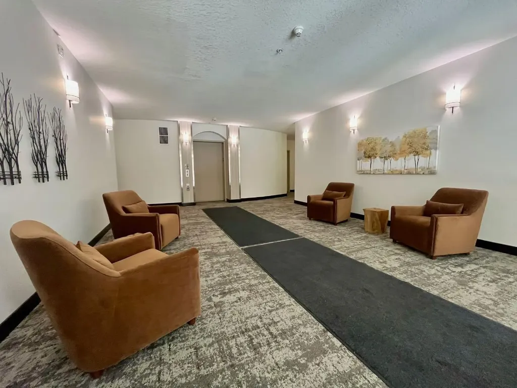 24 Hemlock Crescent SW Calgary AB T3Z 2Z1