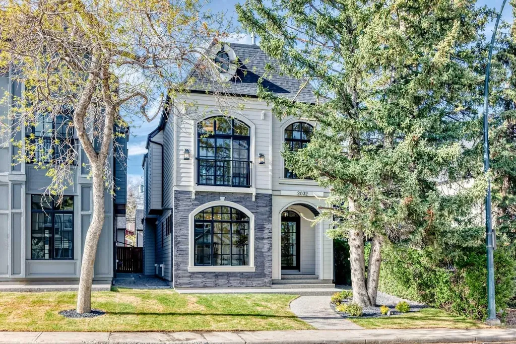 2032 52 Avenue SW Calgary AB T3E 1K1